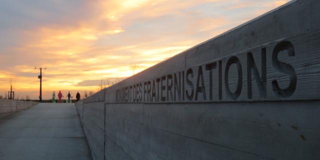 Monument Des Fraternisations Mur