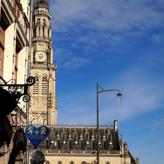 Beffroi-depuis-les-places