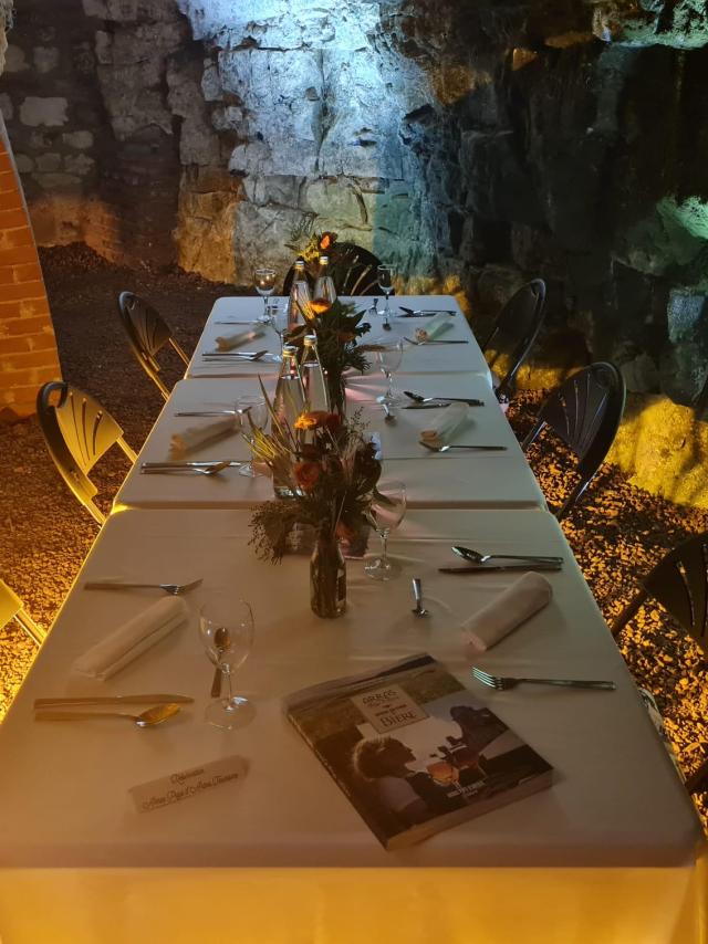 dinner-in-the-boves-table